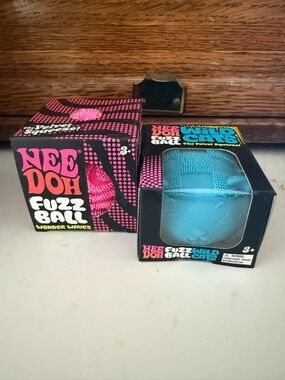 NeeDoh Fuzz Ball Wild Cats Blue + Pink fuzz ball wonder waves